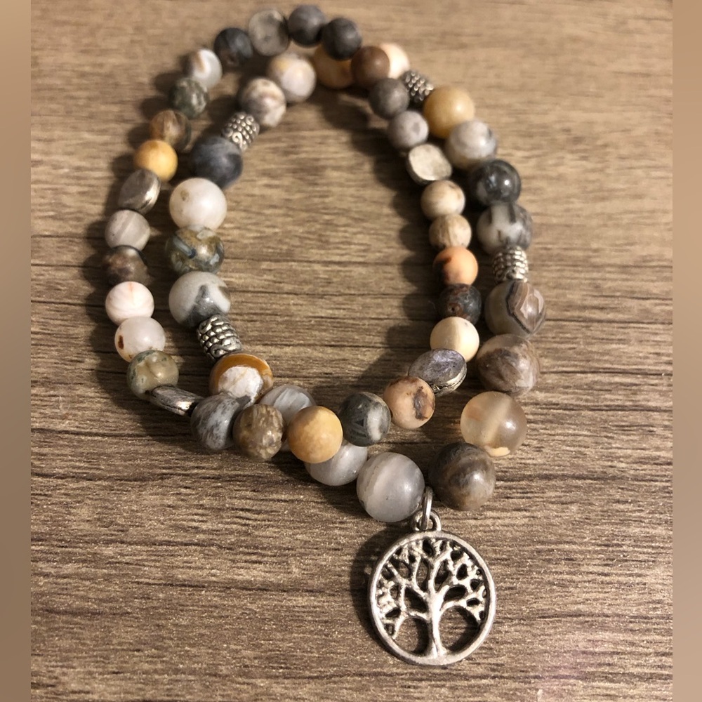 Multi stone and bead stretch bracelet